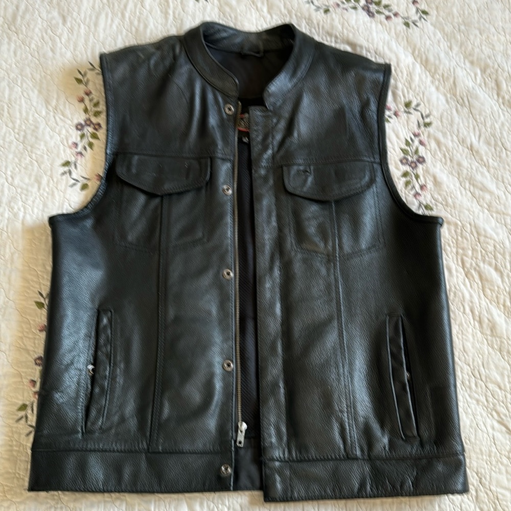 Street m and steel large used leather motorcycle vest used